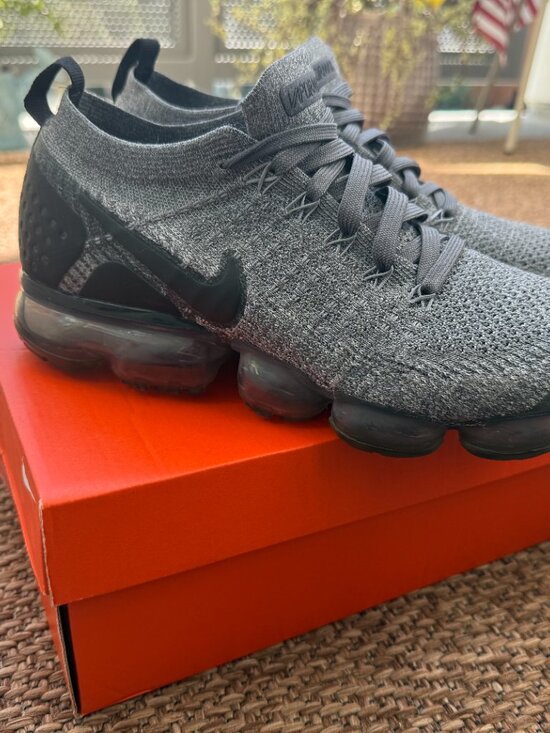 Nike Air VaporMax Flyknit 2 trainers In Dark Grey